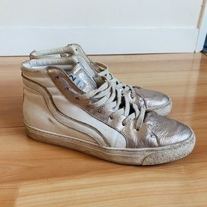 Super cute high top sneaks